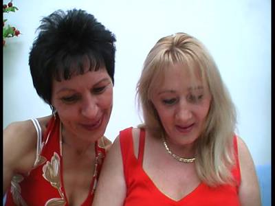 Atemberaubende Blonde in Spitze saugt einen Schniedel