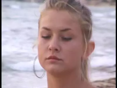 Attraktives Teen nuckelt einen prallen Prengel