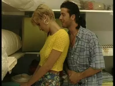 Blonde Fickschlampe lässt sich vom Lateinamerikaner bumsen