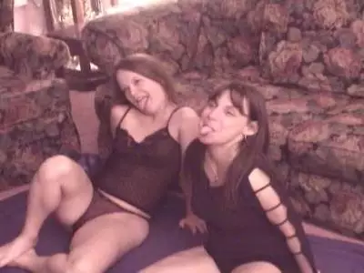 Die beiden sexy Lesbo .Weiber poppen miteinander