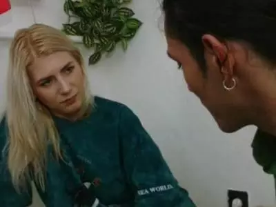 Die blonde Hure wird richtig gebumst