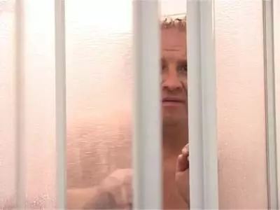 Die geile blonde MILF muss den Prügel blasen