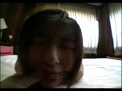 Die zierliche Asia-Schlampe wird heftig verschnürt