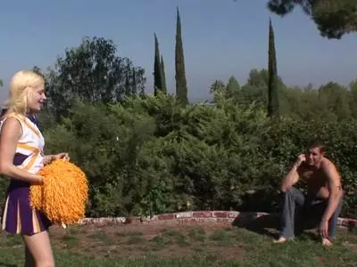  Erst bläst das Flittchen , dann kommt ein heißer Hardcorebums auf dem Fußballfeld