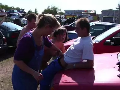 Ganz schnell wird die Frau von dem Typen durchgebumst