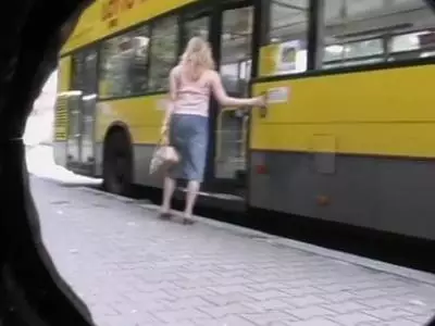 Heißer Outdoor Sex mit einem kleinen Schwanz