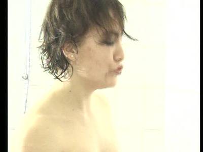 Hübsche Dame wird in ihre behaarte Vagina gerammelt