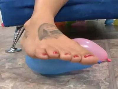 Jungluder mit Minititten wird intensiv gevögelt 