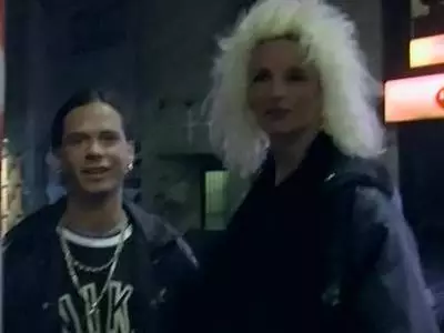 Kleiner Lümmel wird richtig intensiv liebkost