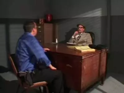 Lack und Leder Mädel bekommt ihre haarlose Muschi gevögelt