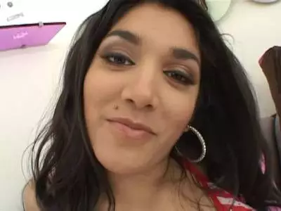 Willige Bitch steht beim Poppen auf Sexspielzeug